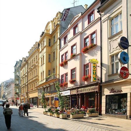 Hotel Kavalir Karlovy Vary Esterno foto