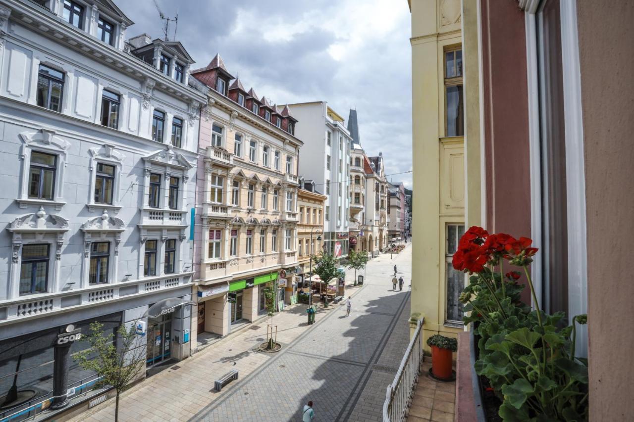 Hotel Kavalir Karlovy Vary Esterno foto