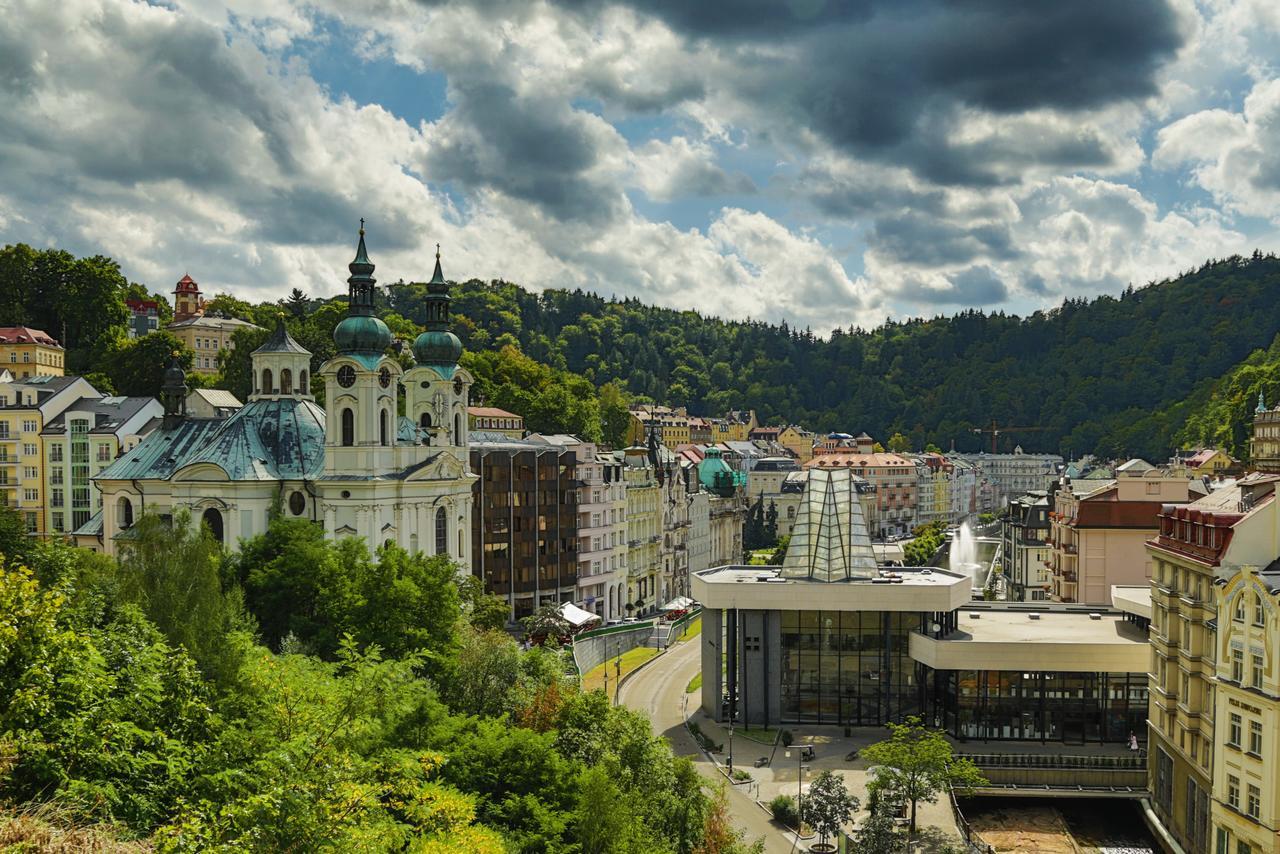 Hotel Kavalir Karlovy Vary Esterno foto