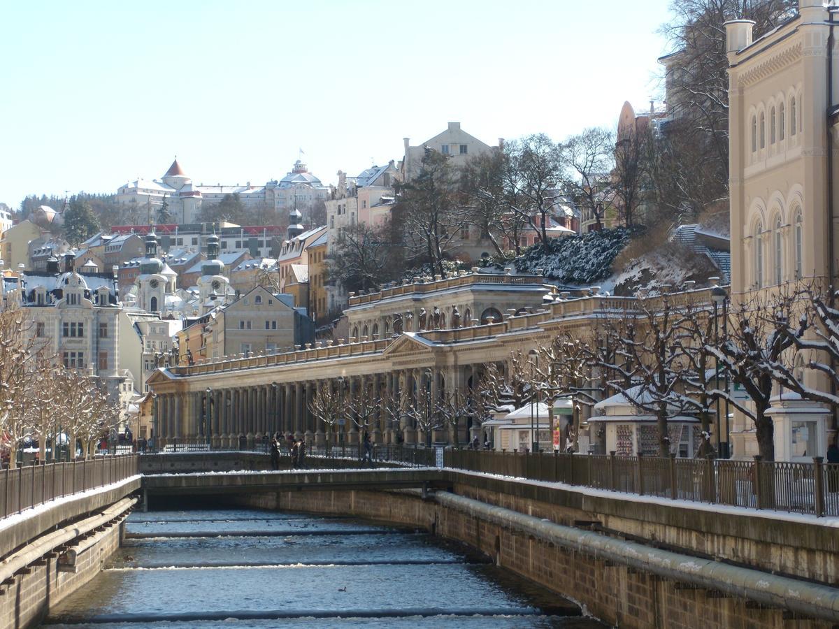 Hotel Kavalir Karlovy Vary Esterno foto