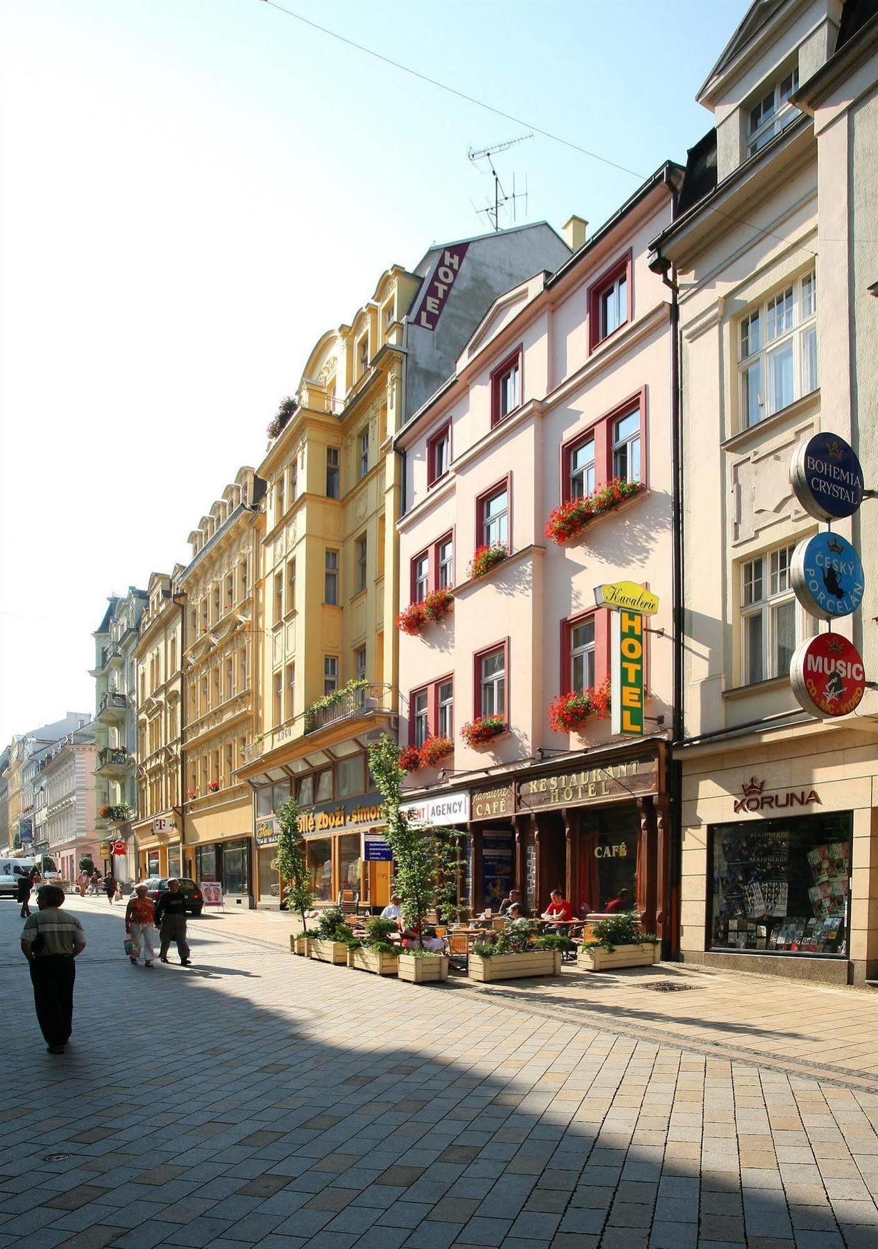 Hotel Kavalir Karlovy Vary Esterno foto