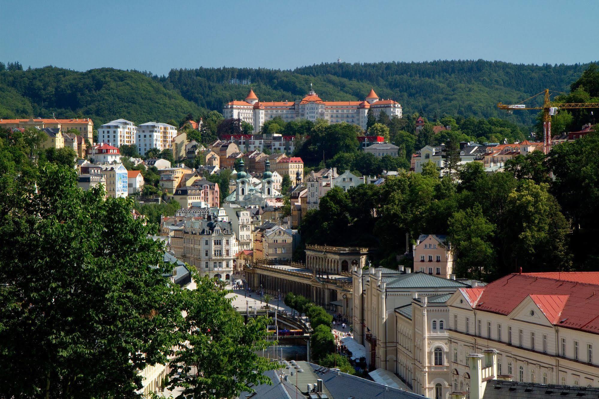 Hotel Kavalir Karlovy Vary Esterno foto