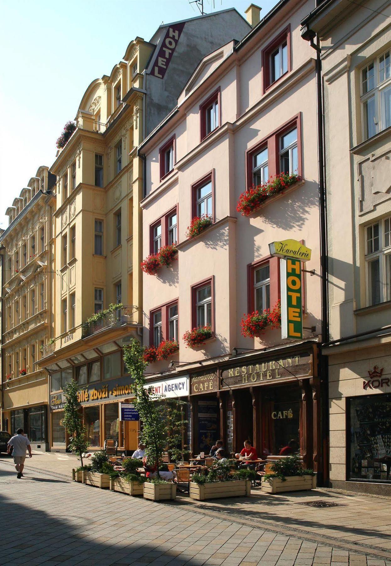 Hotel Kavalir Karlovy Vary Esterno foto