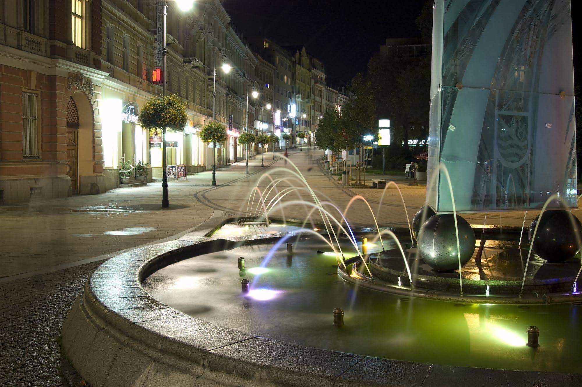 Hotel Kavalir Karlovy Vary Esterno foto